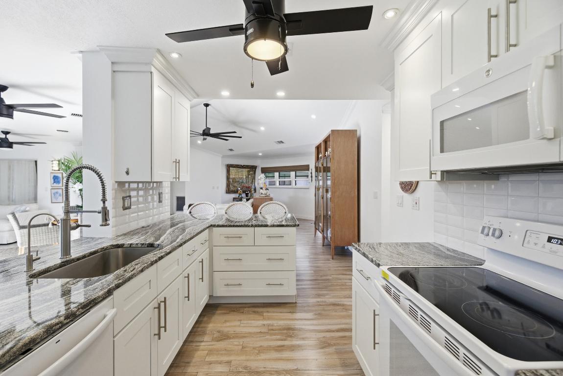 1127 E Seminole #24b Jupiter, FL 33477