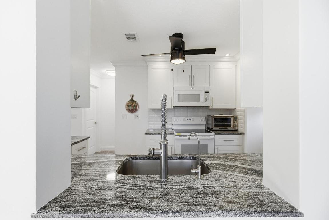 1127 E Seminole #24b Jupiter, FL 33477