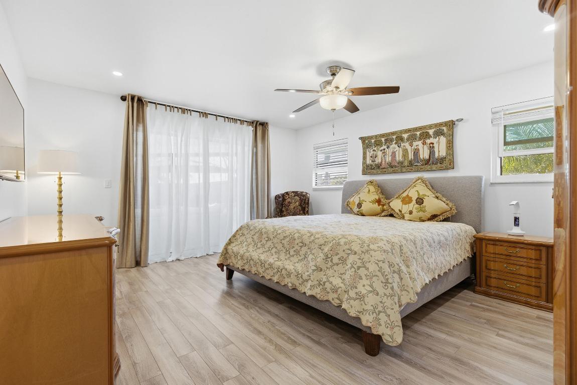 1127 E Seminole #24b Jupiter, FL 33477