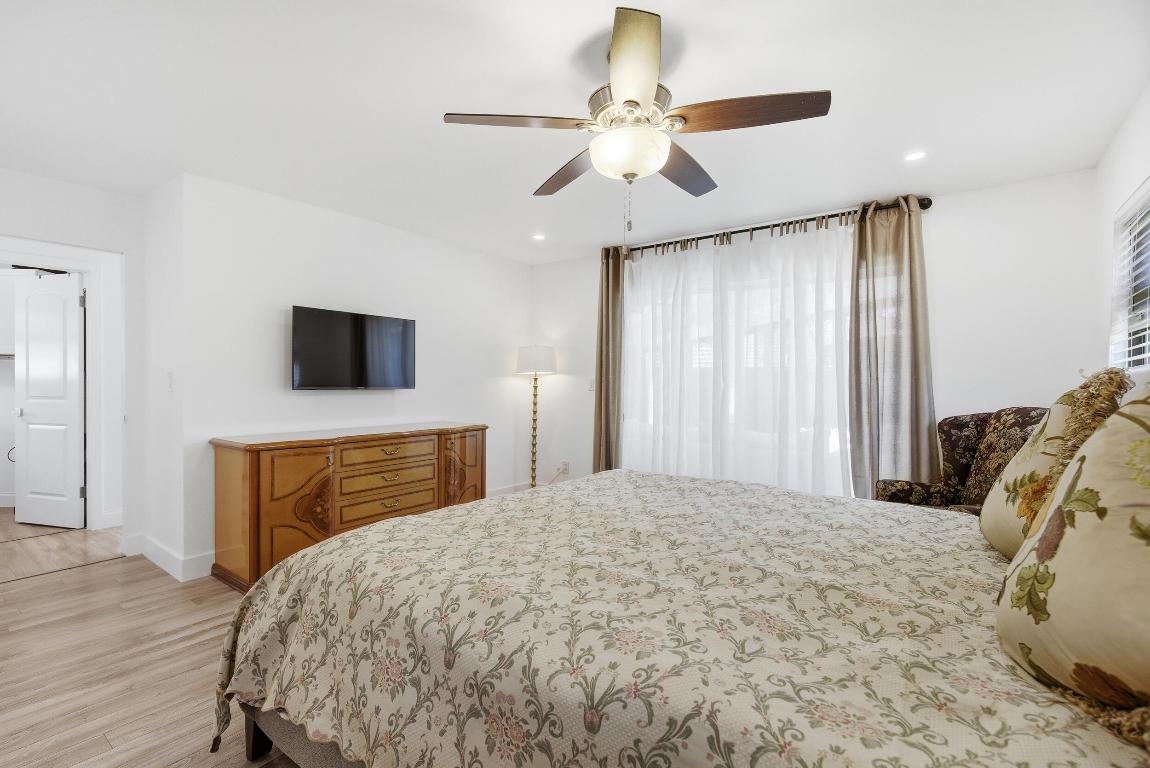 1127 E Seminole #24b Jupiter, FL 33477