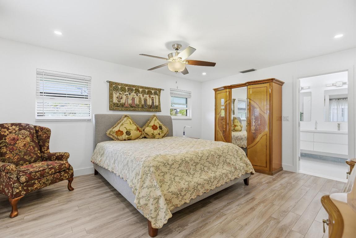 1127 E Seminole #24b Jupiter, FL 33477