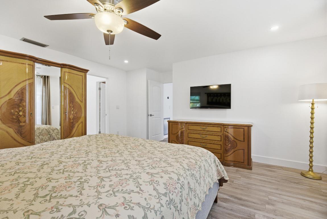 1127 E Seminole #24b Jupiter, FL 33477