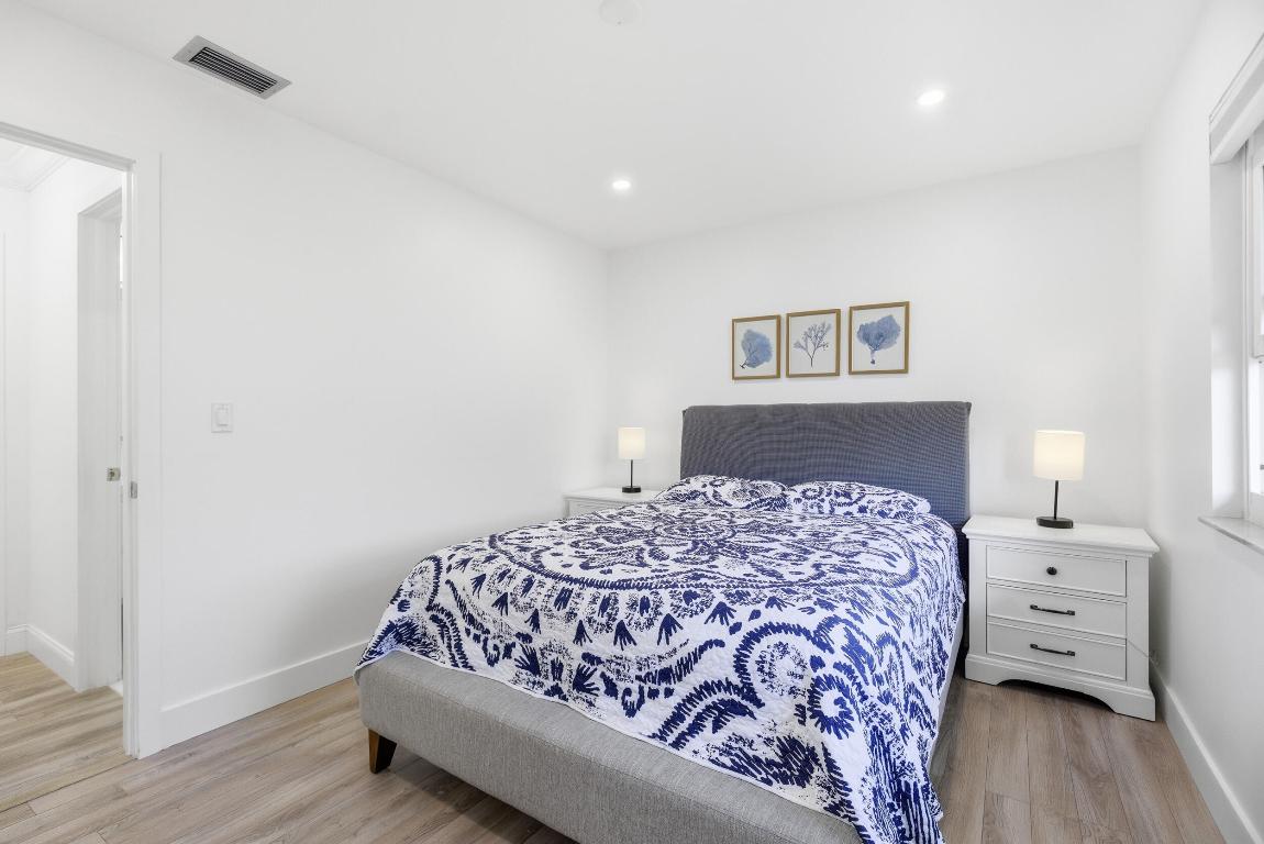 1127 E Seminole #24b Jupiter, FL 33477