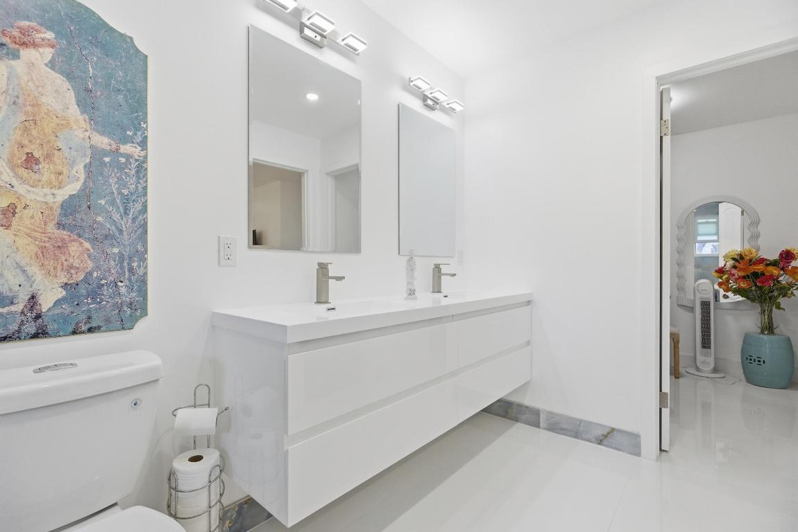 1127 E Seminole #24b Jupiter, FL 33477