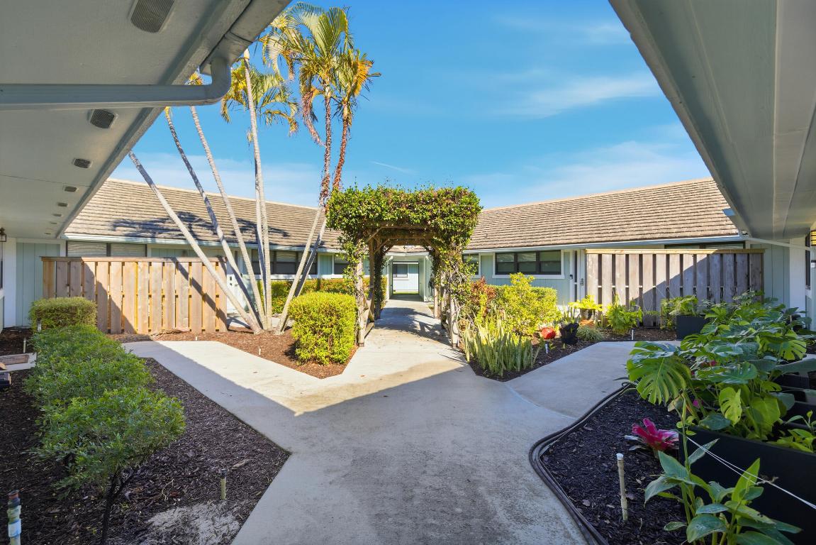 1127 E Seminole #24b Jupiter, FL 33477