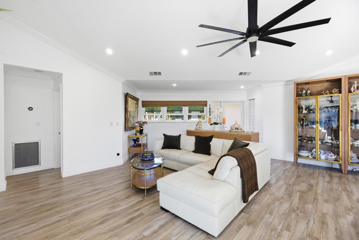 1127 E Seminole #24b Jupiter, FL 33477