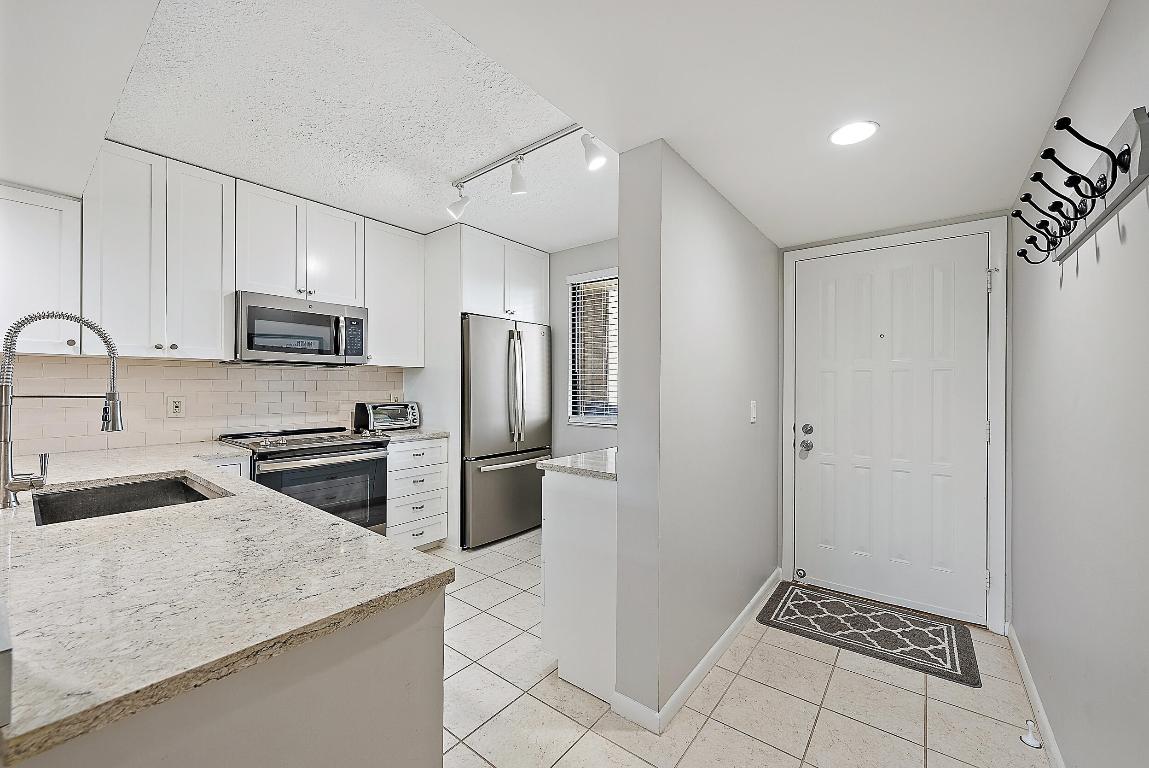 301 S Seas #305 Jupiter, FL 33477