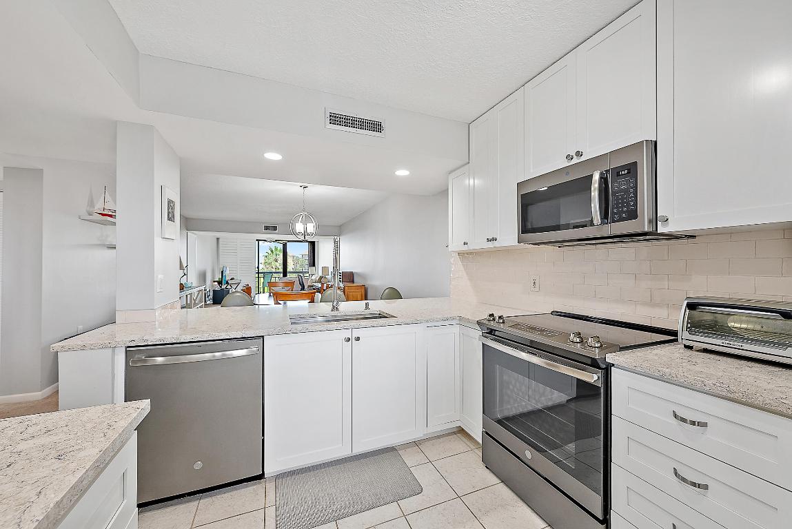 301 S Seas #305 Jupiter, FL 33477