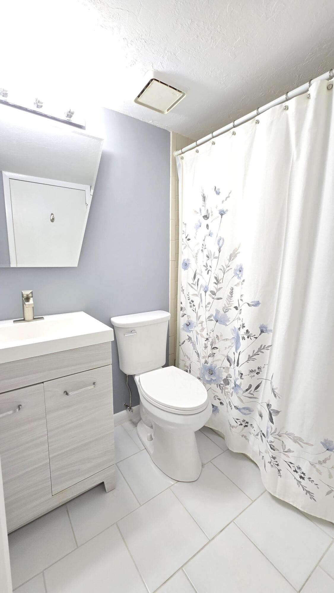 82 Maplecrest Jupiter, FL 33458