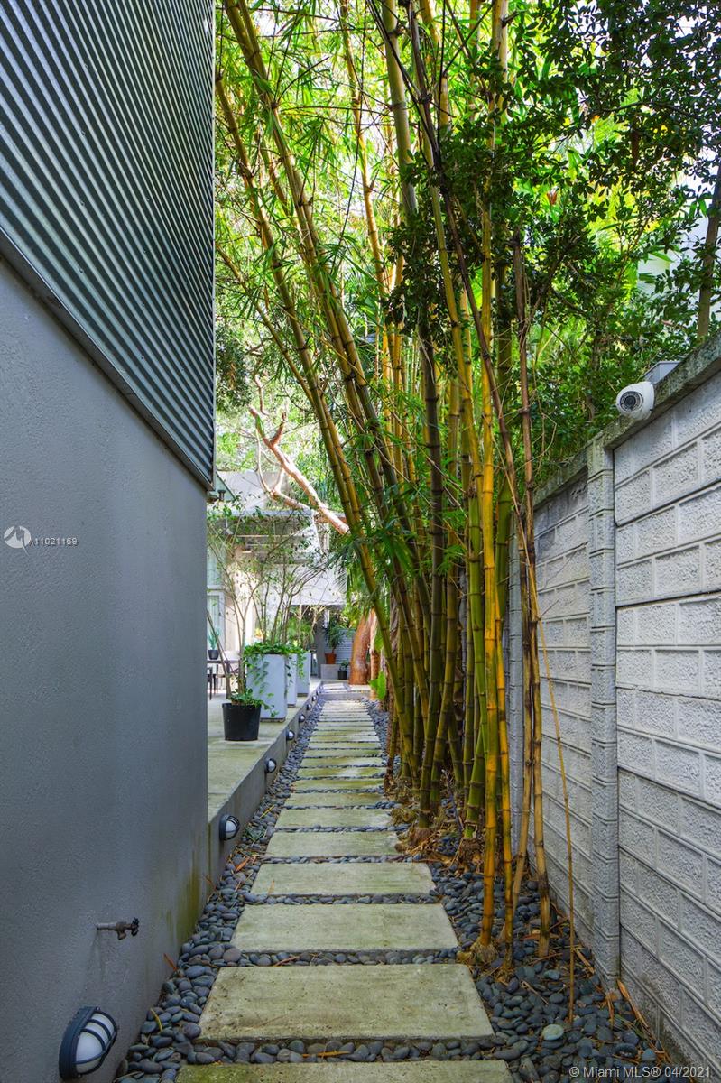 2460 Tigertail Ave Miami, FL 33133