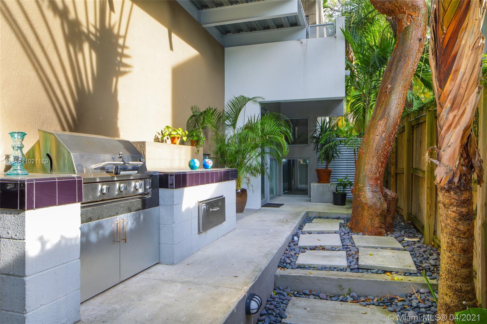 2460 Tigertail Ave Miami, FL 33133