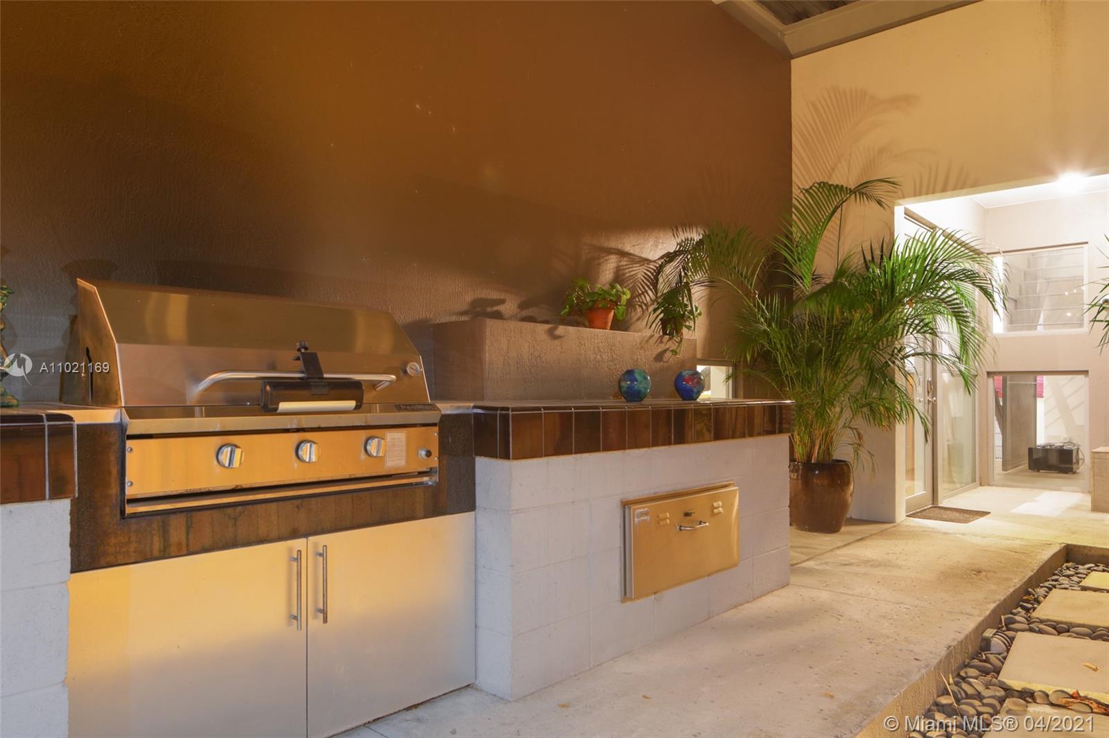 2460 Tigertail Ave Miami, FL 33133