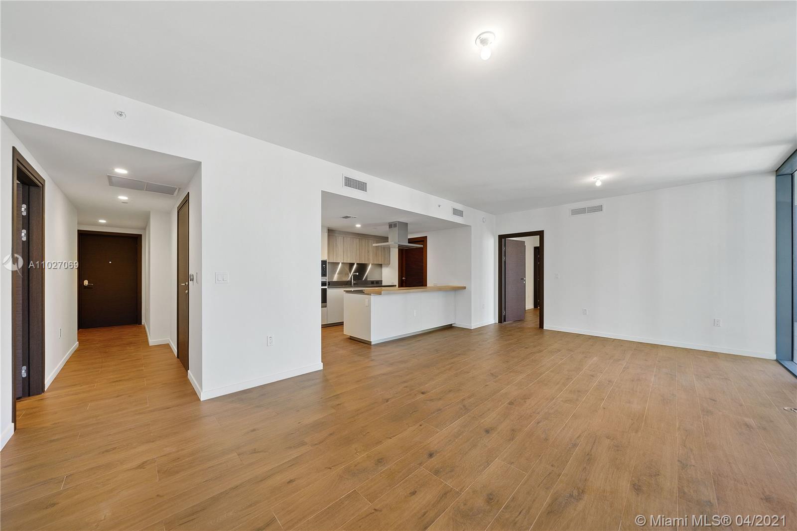 1000 Brickell Plz #2909