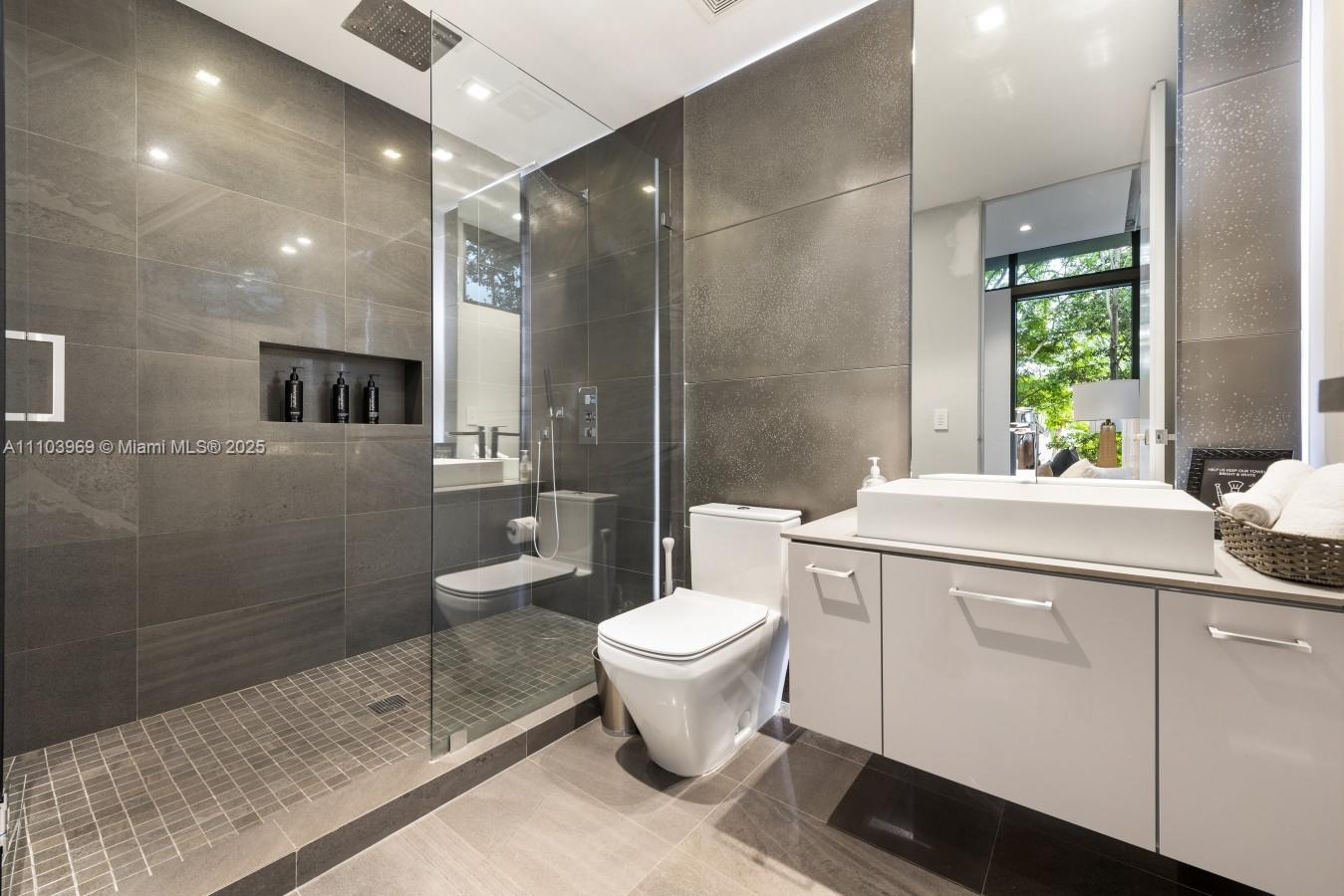 440 Mola Ave Fort Lauderdale, FL 33301