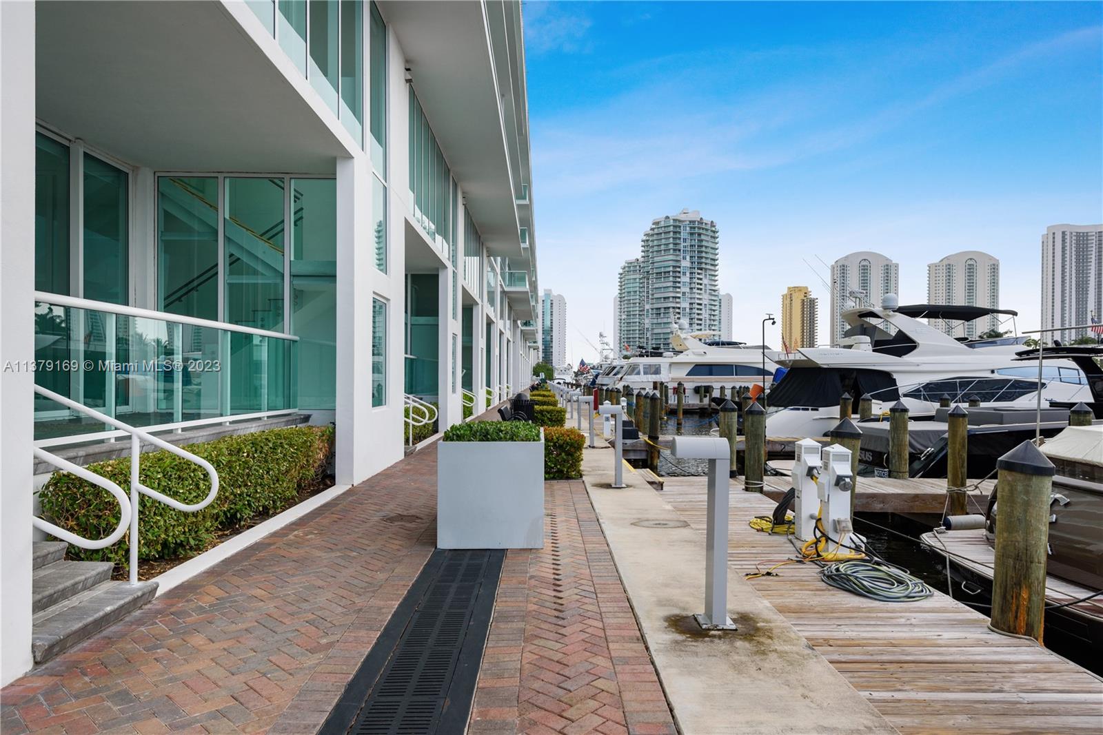 image 400 Sunny Isles3
