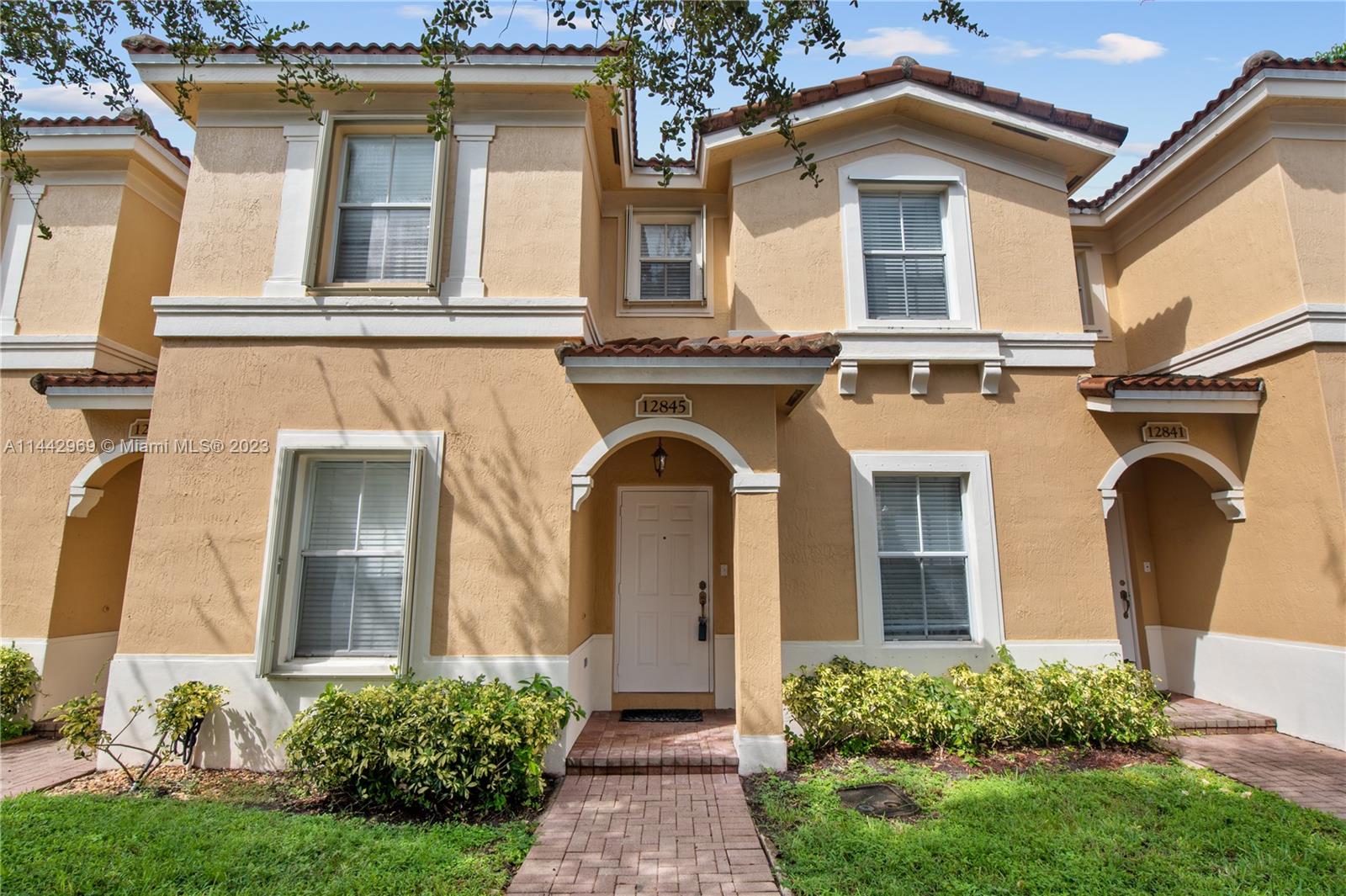 image MELROSE POINT CONDO0