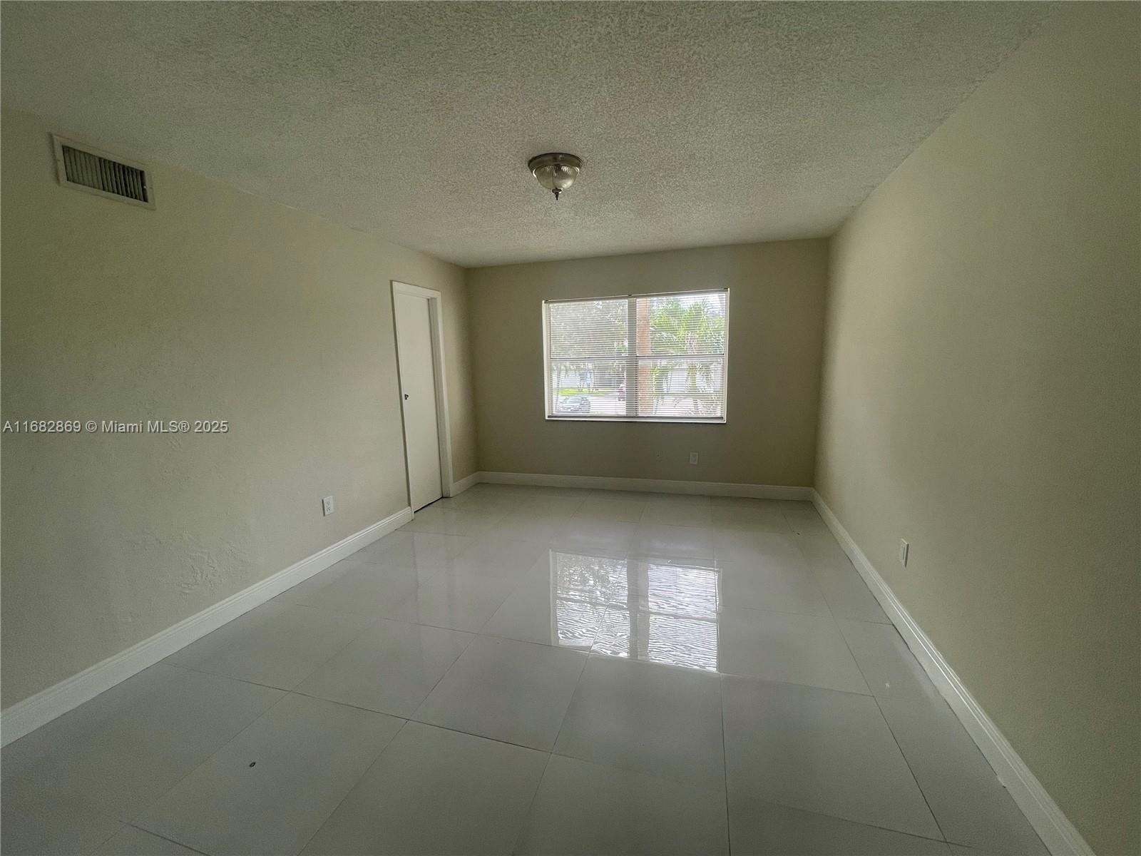 4255 N University Dr #201 Sunrise, FL 33351