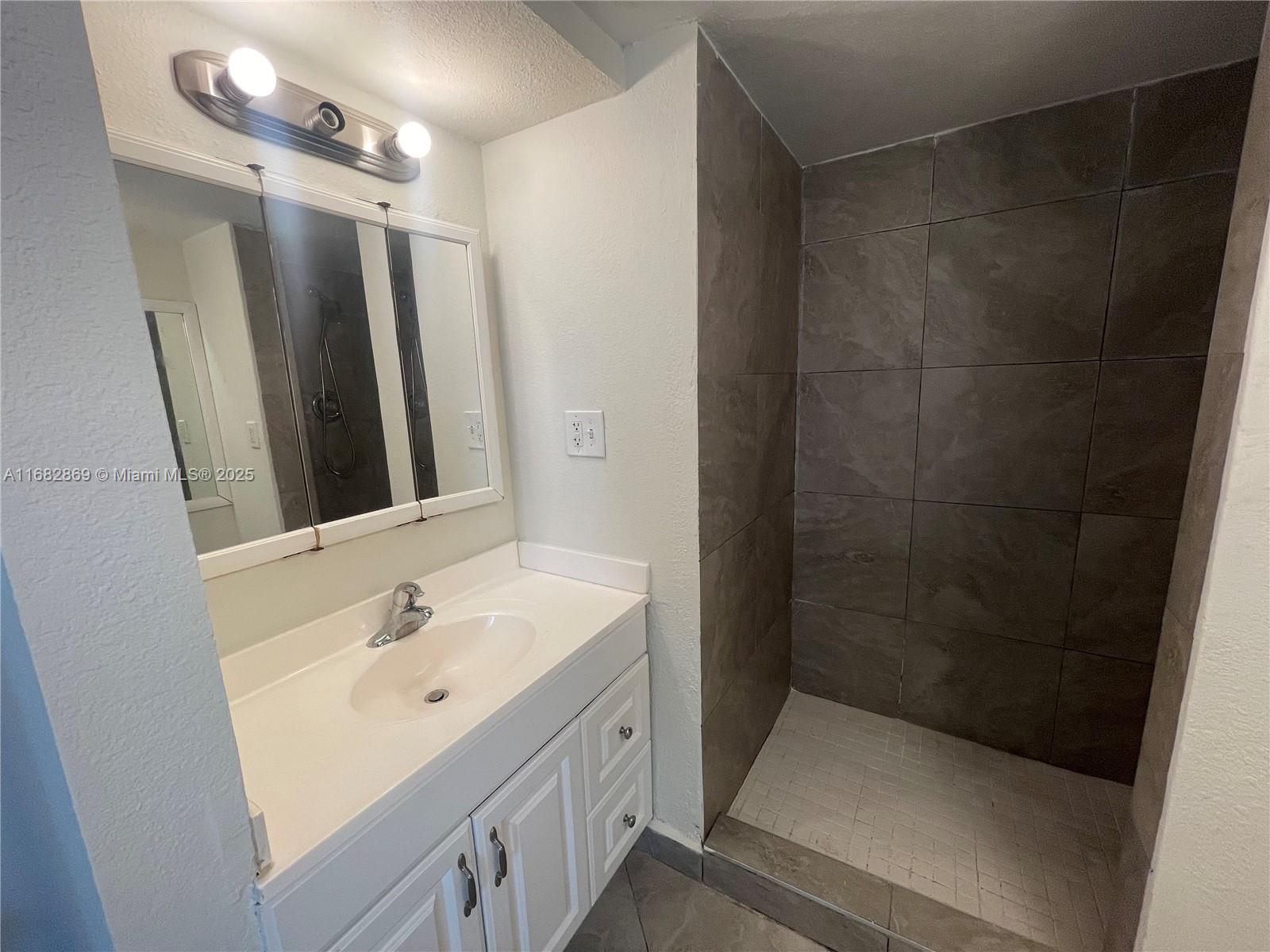 4255 N University Dr #201 Sunrise, FL 33351