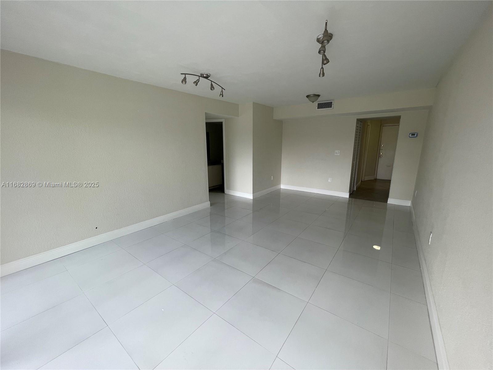 4255 N University Dr #201 Sunrise, FL 33351