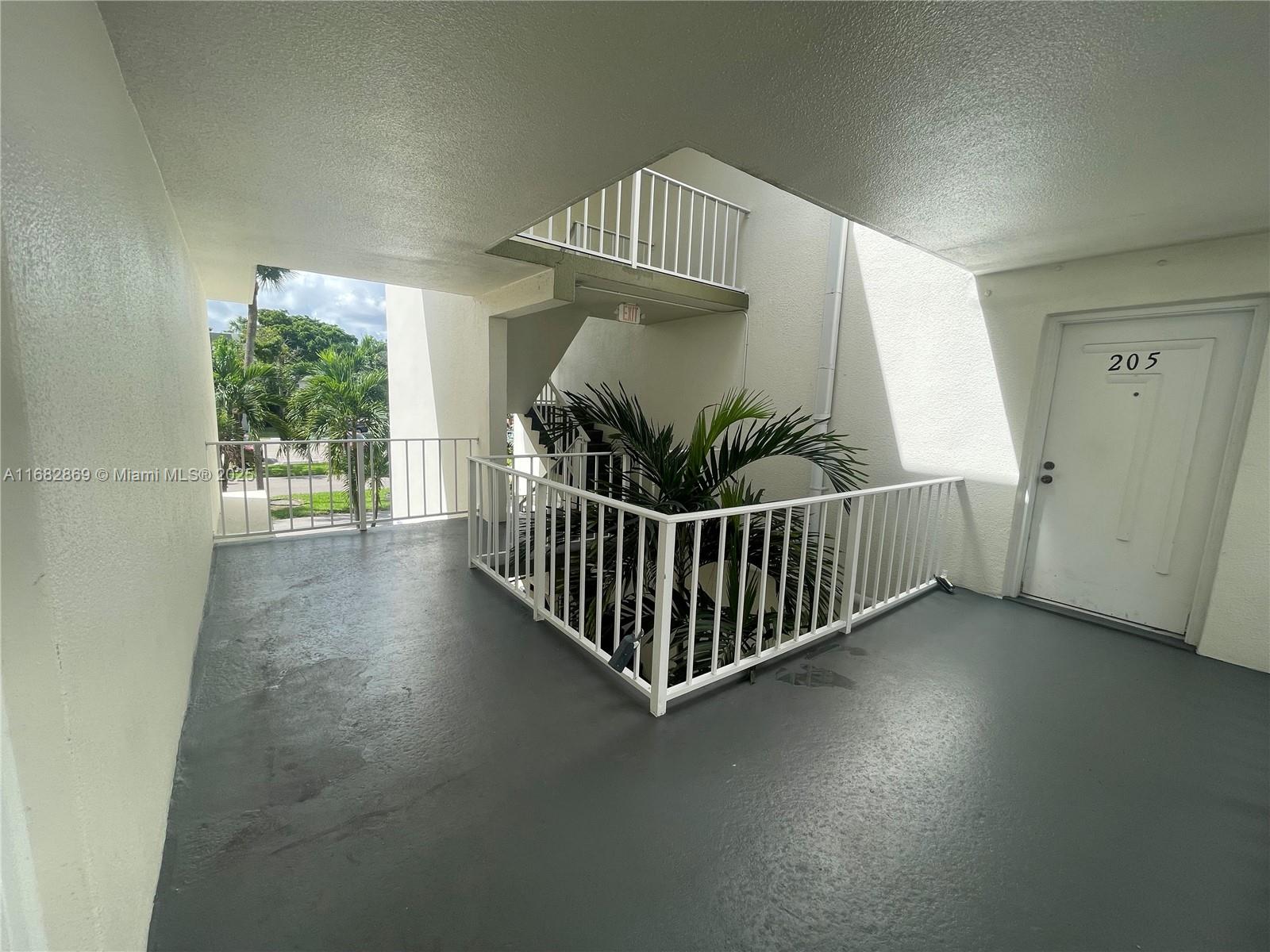 4255 N University Dr #201 Sunrise, FL 33351