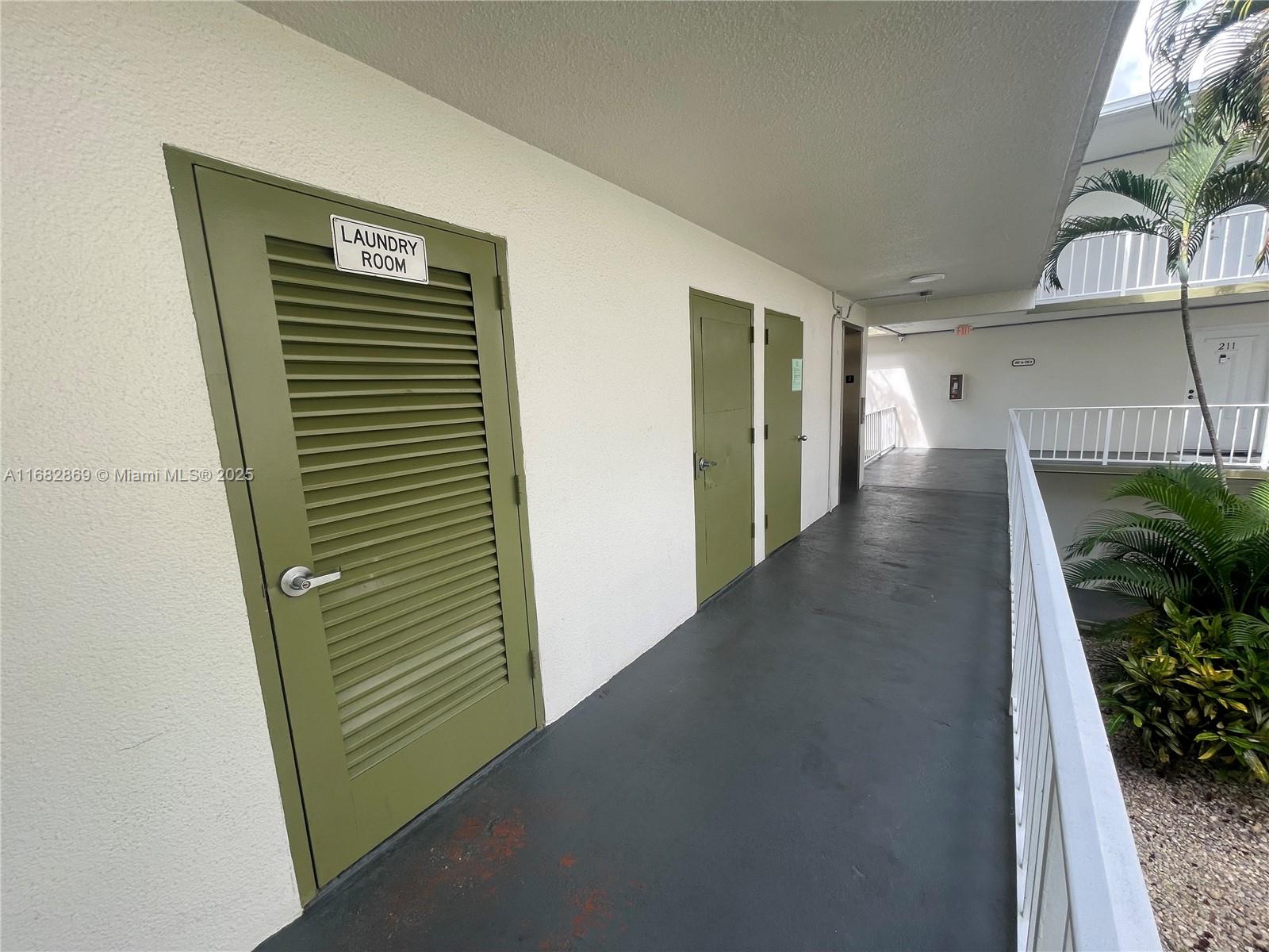 4255 N University Dr #201 Sunrise, FL 33351