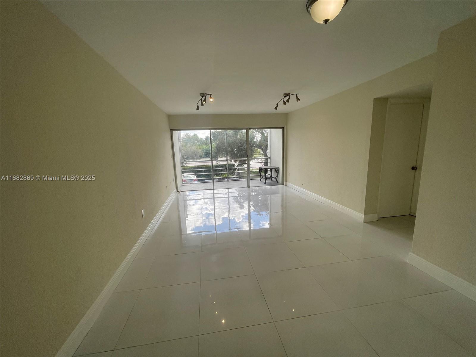 4255 N University Dr #201 Sunrise, FL 33351