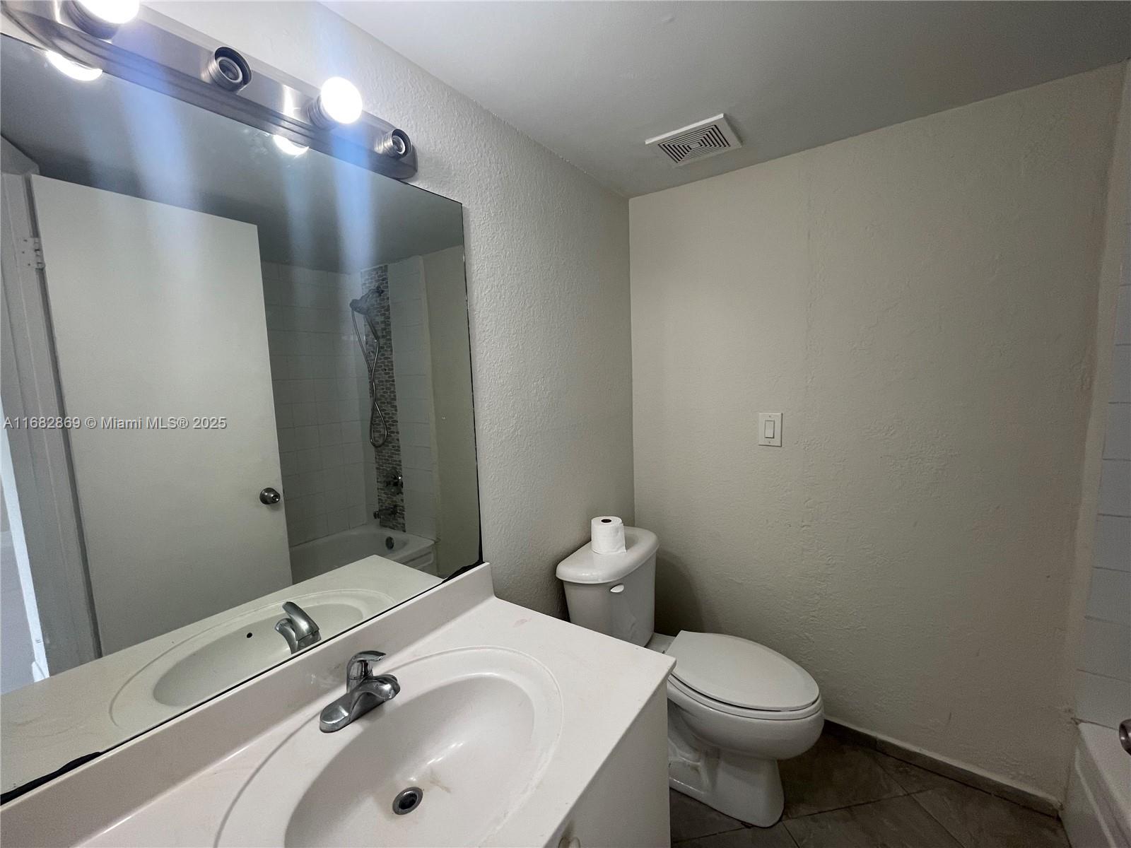 4255 N University Dr #201 Sunrise, FL 33351