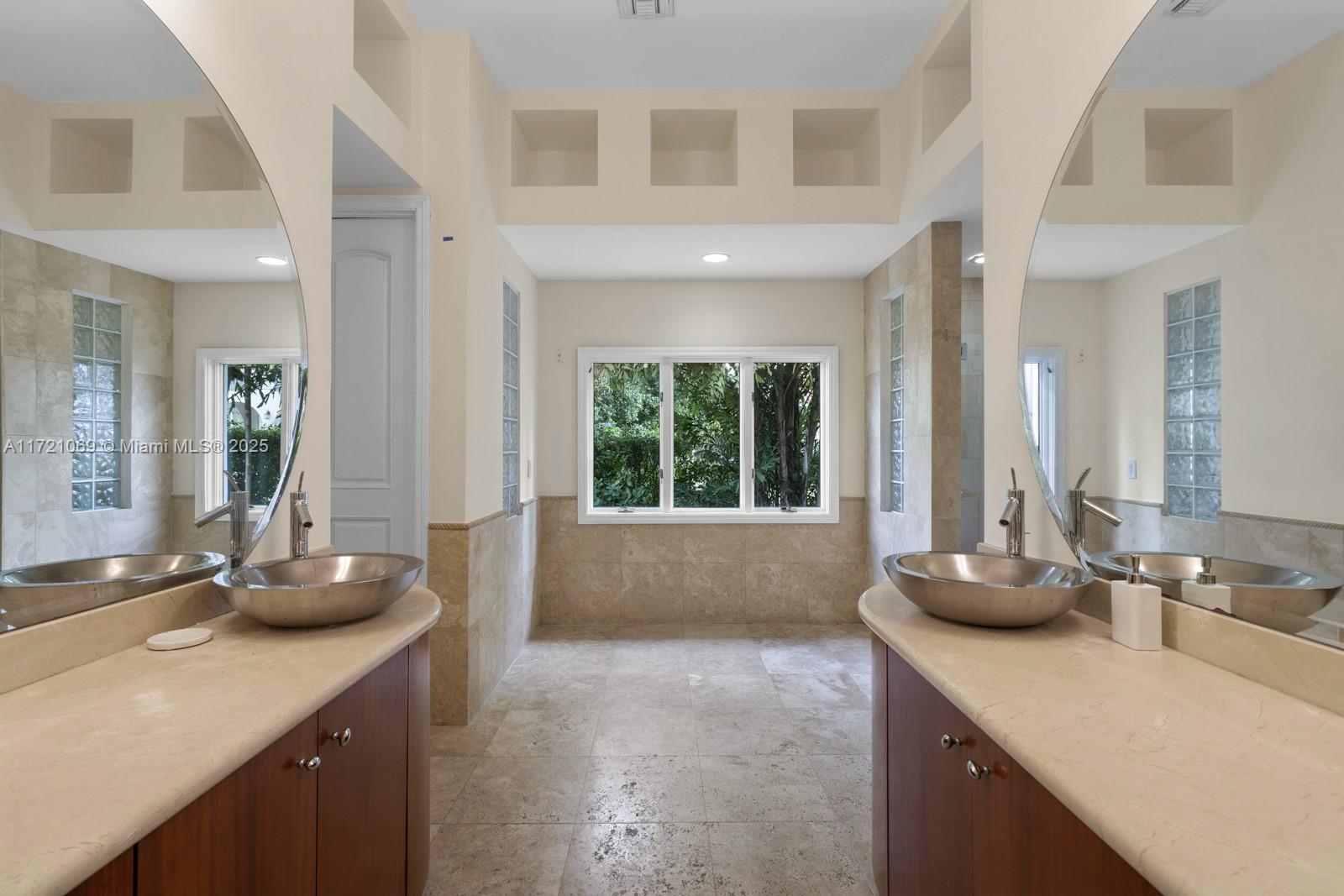 322 Costa Brava Ct Coral Gables, FL 33143 322 Costa Brava Ct Coral Gables, FL 33143