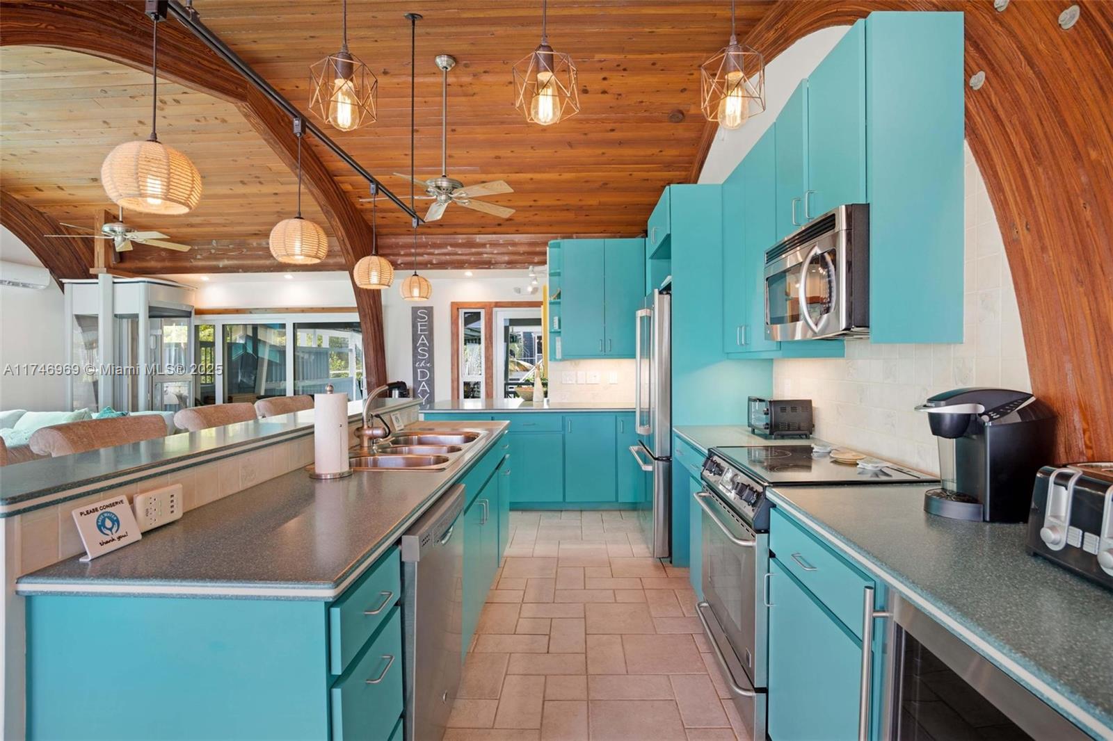 815 E Shore Dr Lower Keys, FL 33042 815 E Shore Dr Lower Keys, FL 33042