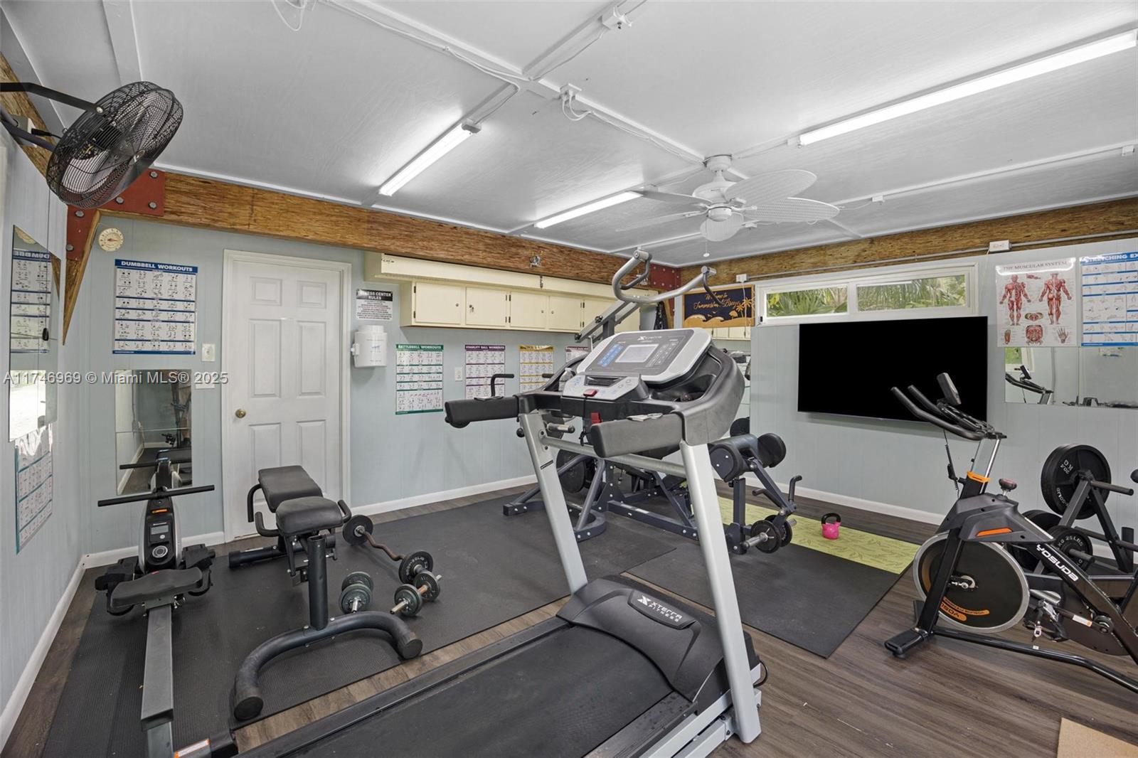 815 E Shore Dr Lower Keys, FL 33042 815 E Shore Dr Lower Keys, FL 33042