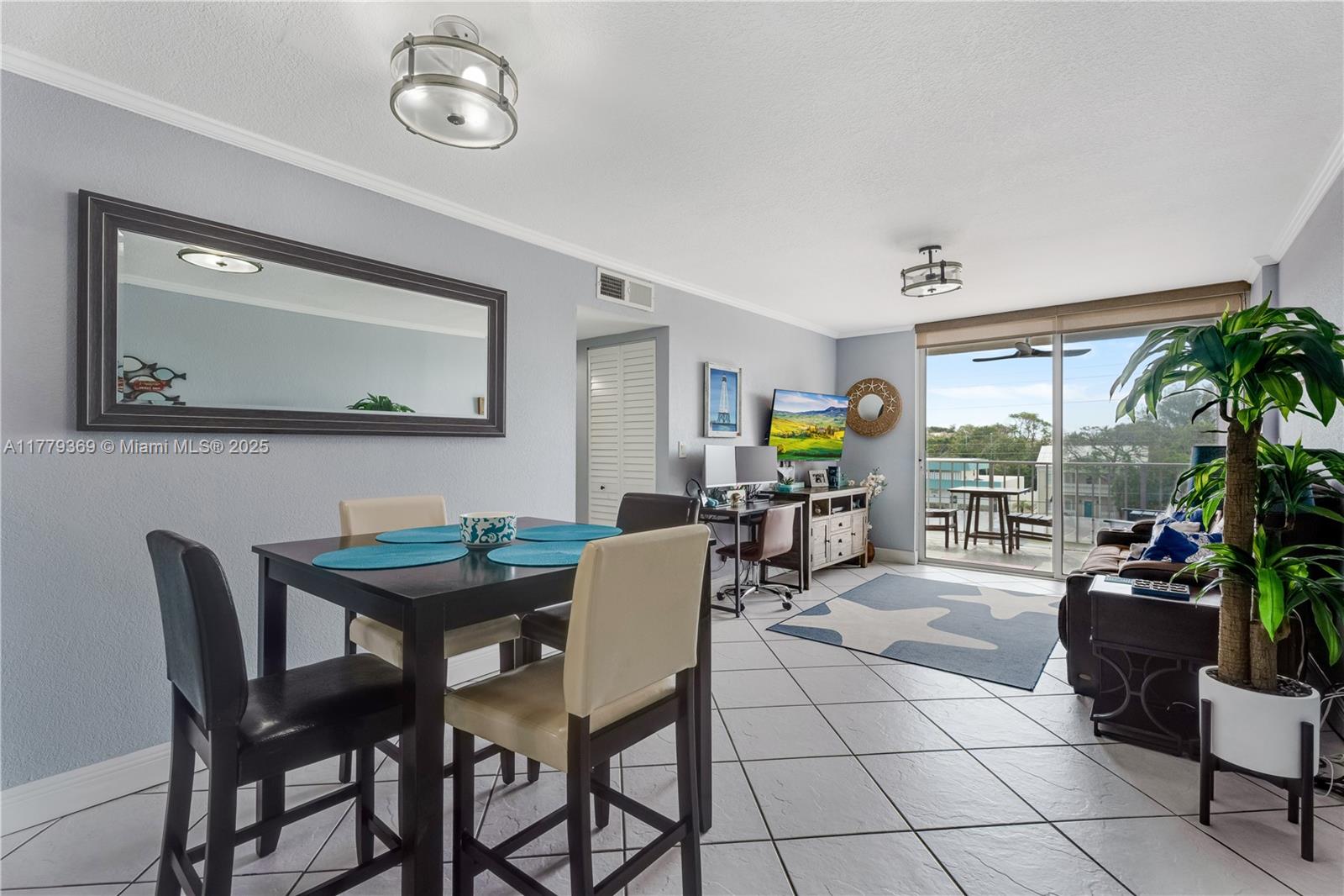 image Summer Sea Condo18