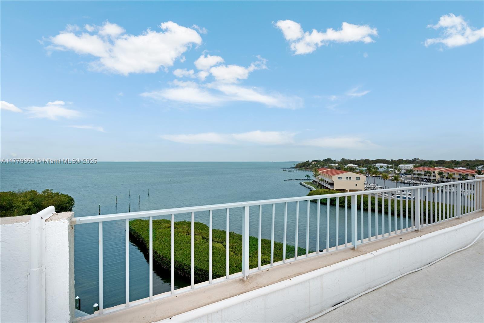 image Summer Sea Condo37