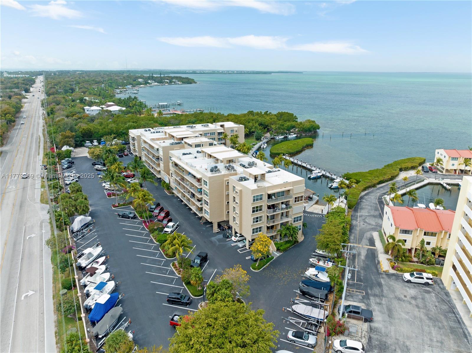 image Summer Sea Condo3
