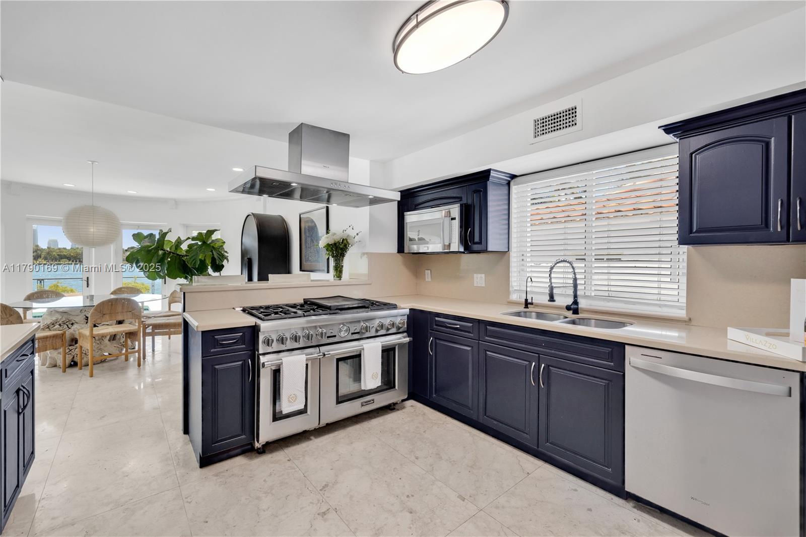 2 S Hibiscus Dr Miami Beach, FL 33139