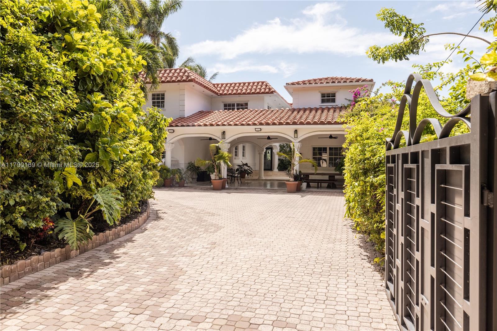 2 S Hibiscus Dr Miami Beach, FL 33139