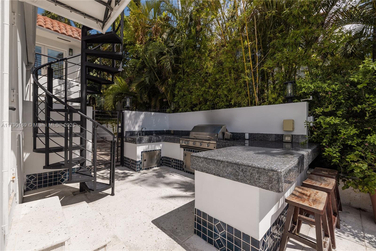 2 S Hibiscus Dr Miami Beach, FL 33139