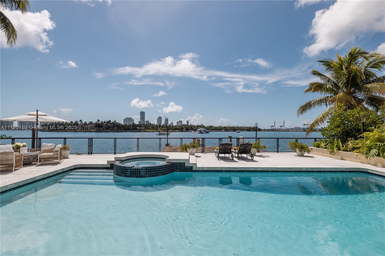 2 S Hibiscus Dr Miami Beach, FL 33139
