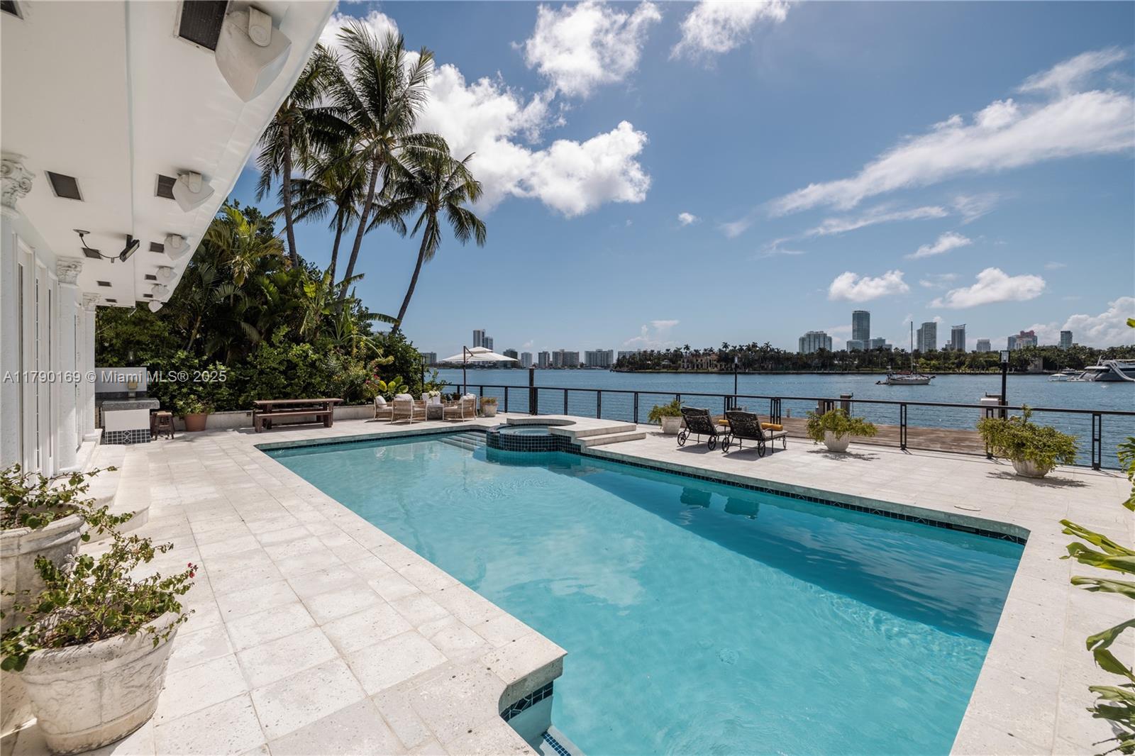 2 S Hibiscus Dr Miami Beach, FL 33139