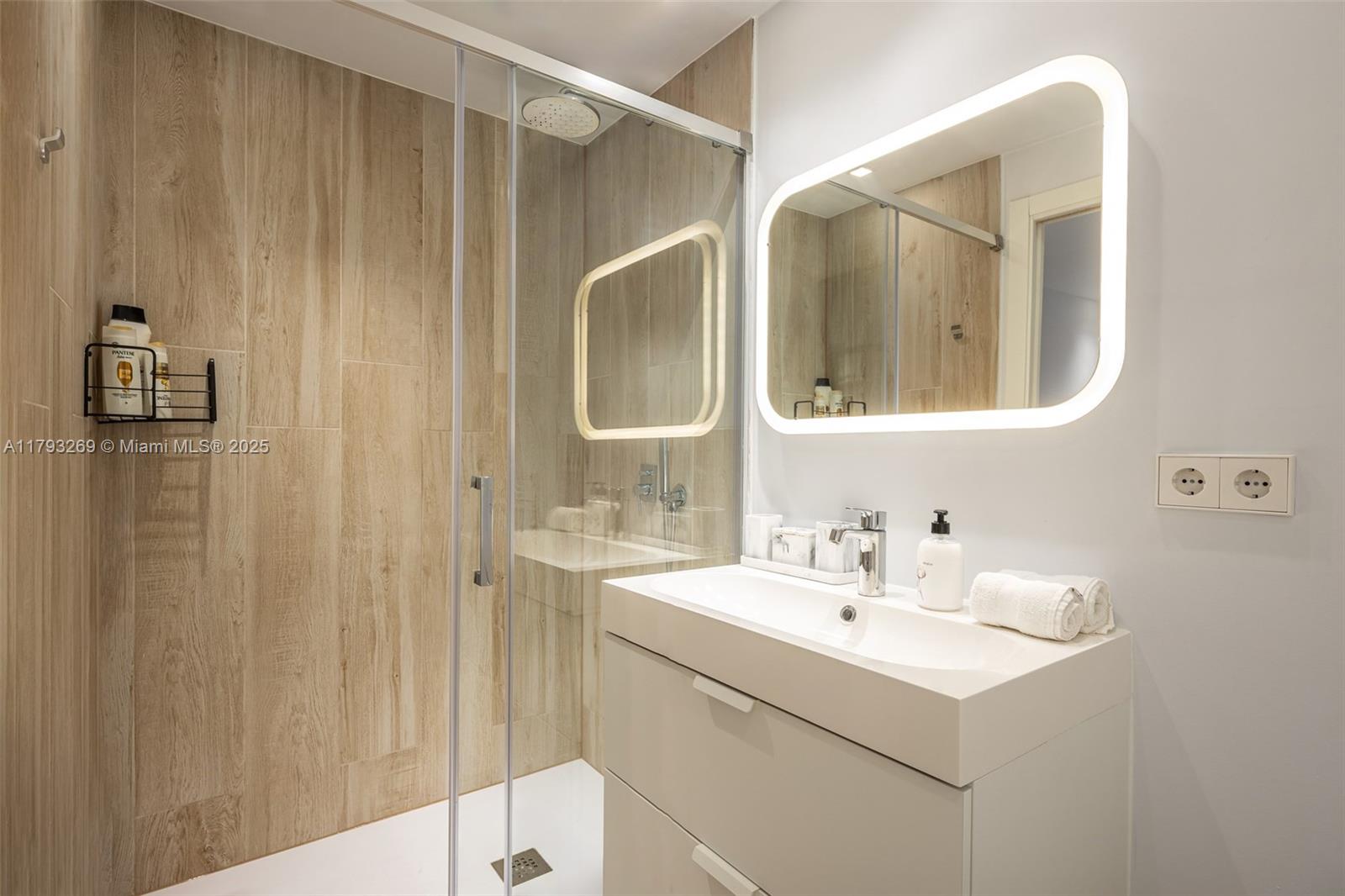 Undisclosed Address Ibiza, FL 0