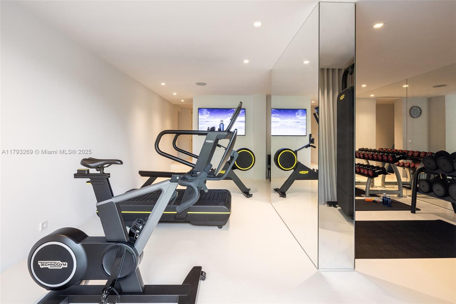 Undisclosed Address Ibiza, FL 0