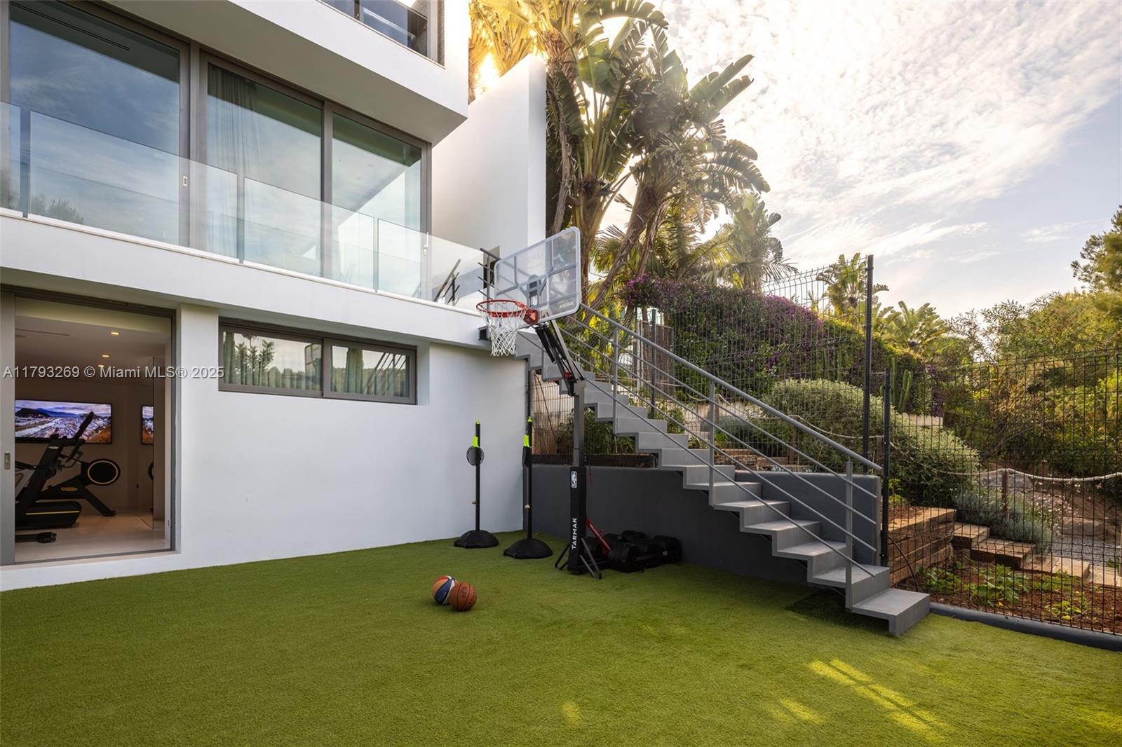 Undisclosed Address Ibiza, FL 0