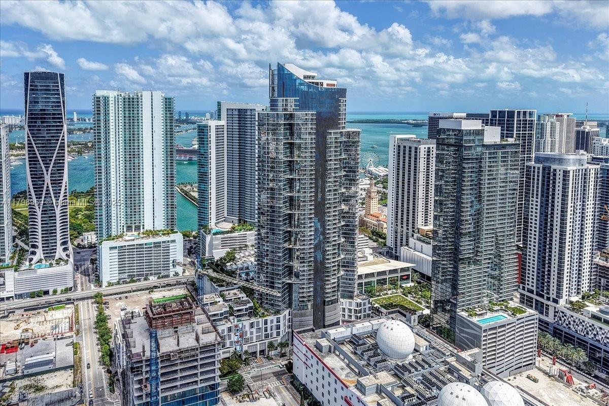 image Paramount Miami One World37