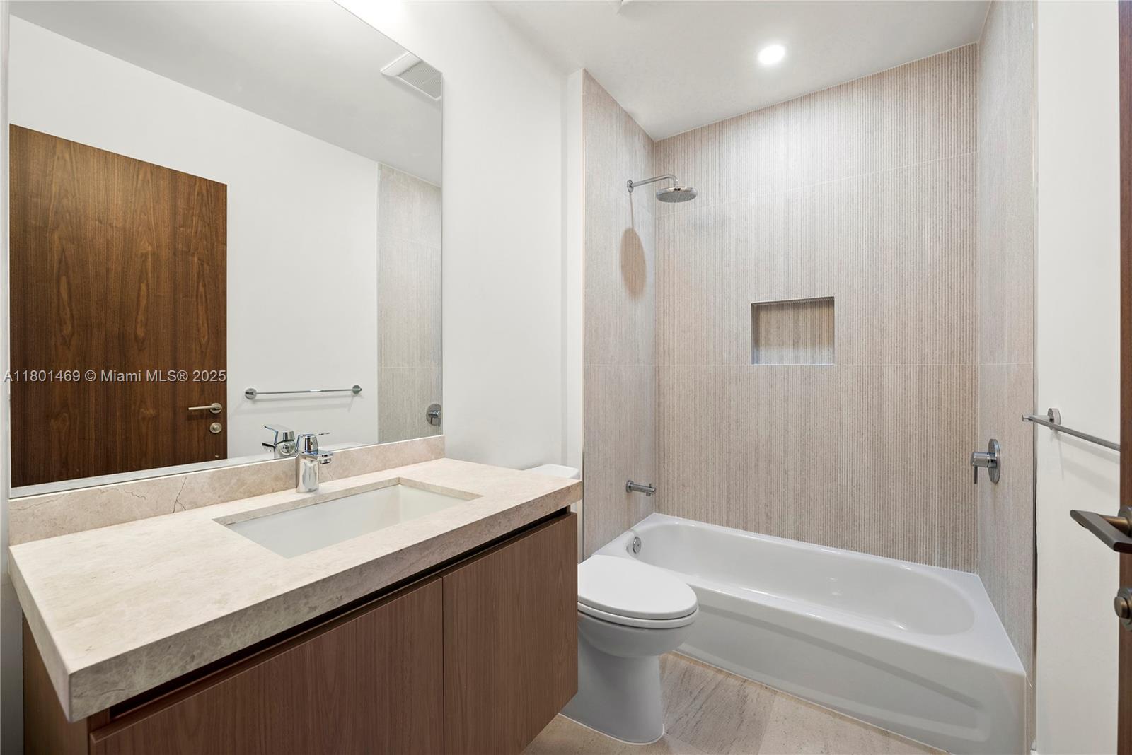 701 Valencia Ave #403 Coral Gables, FL 33134