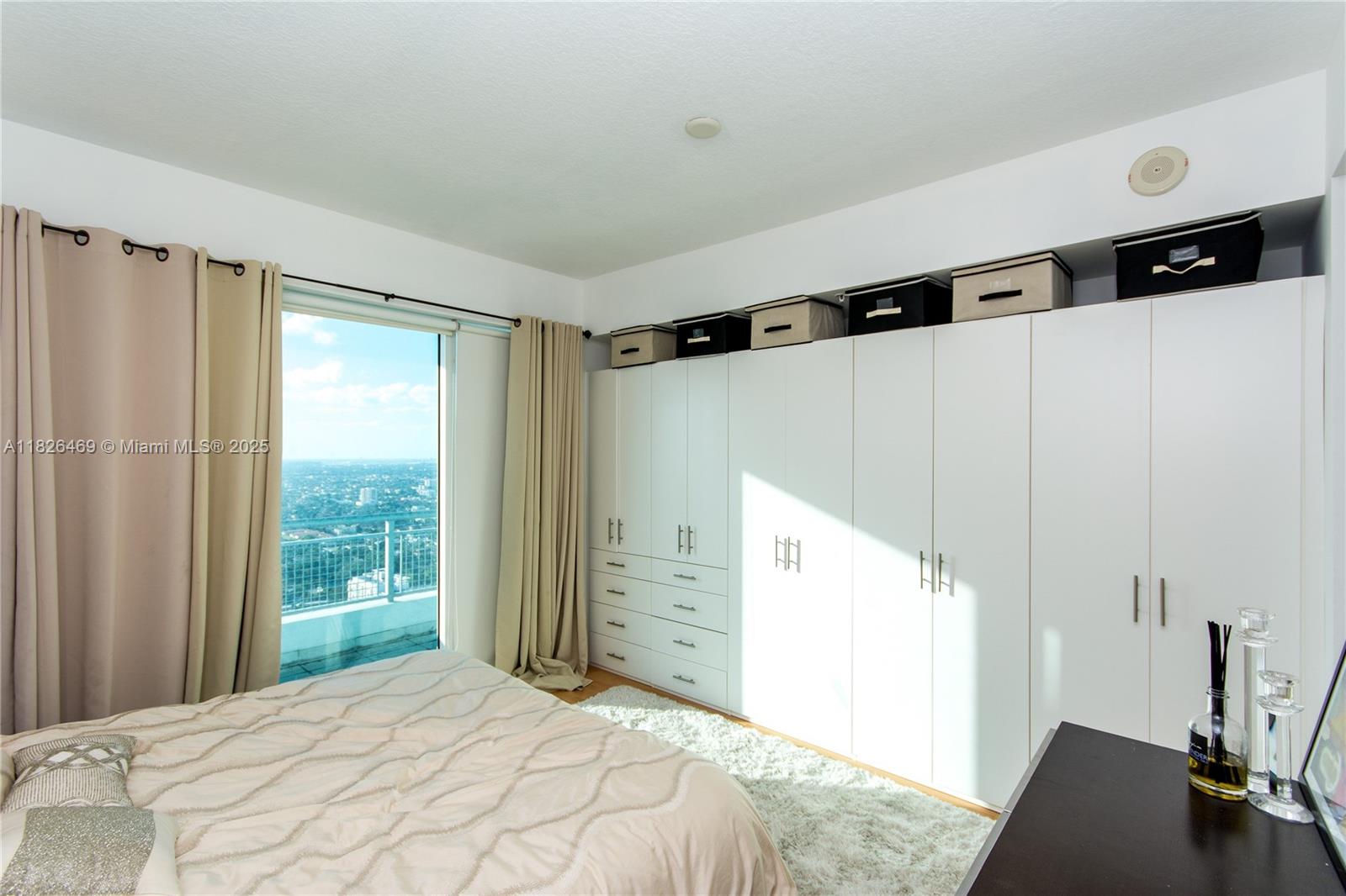 image Infinity At Brickell Cond6
