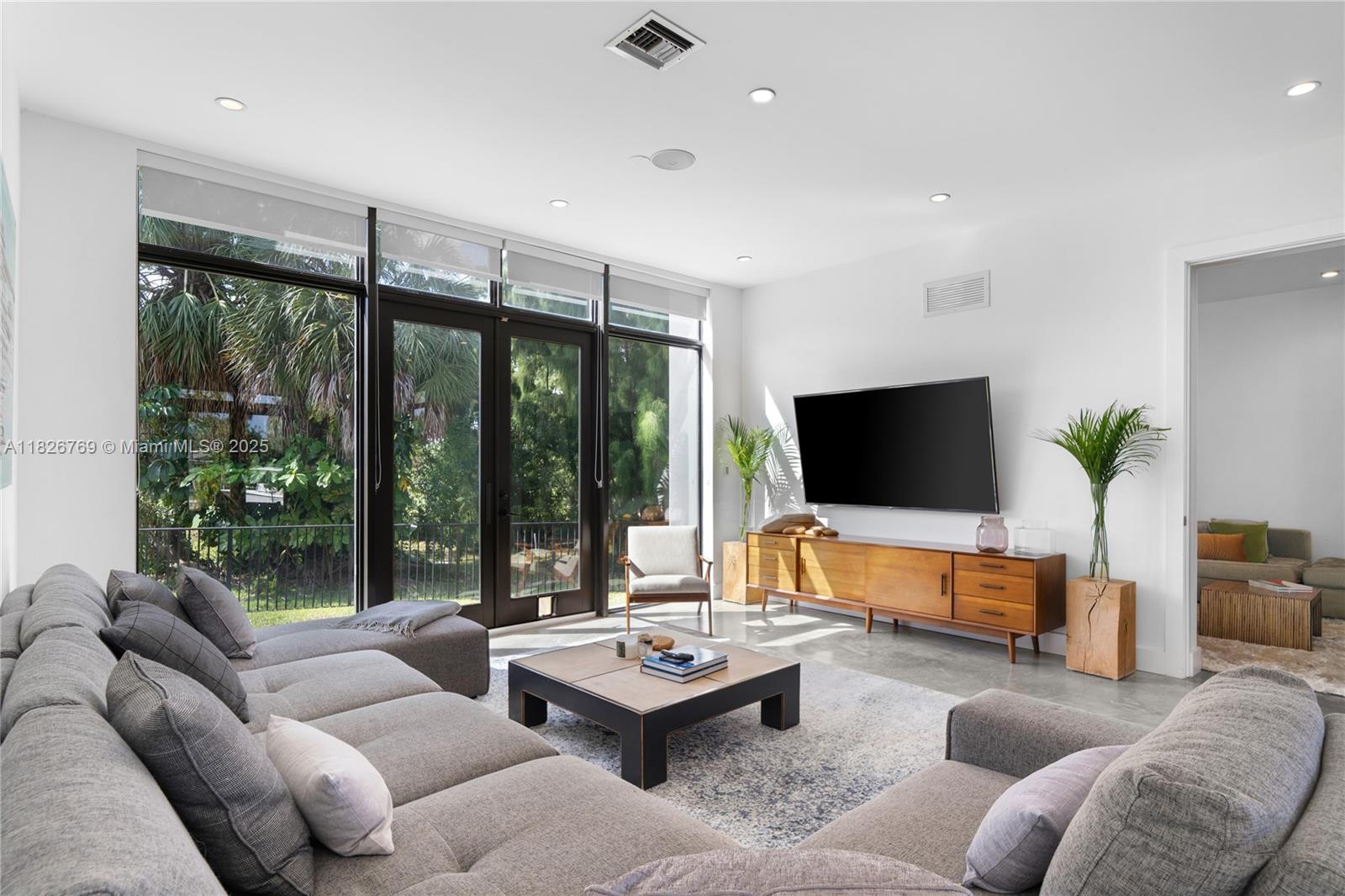 1009 NE 104th St Miami Shores, FL 33138