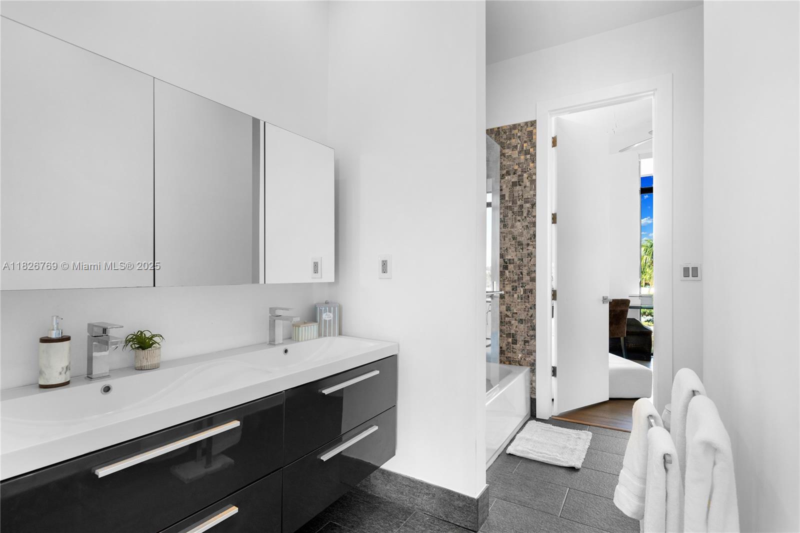 1009 NE 104th St Miami Shores, FL 33138