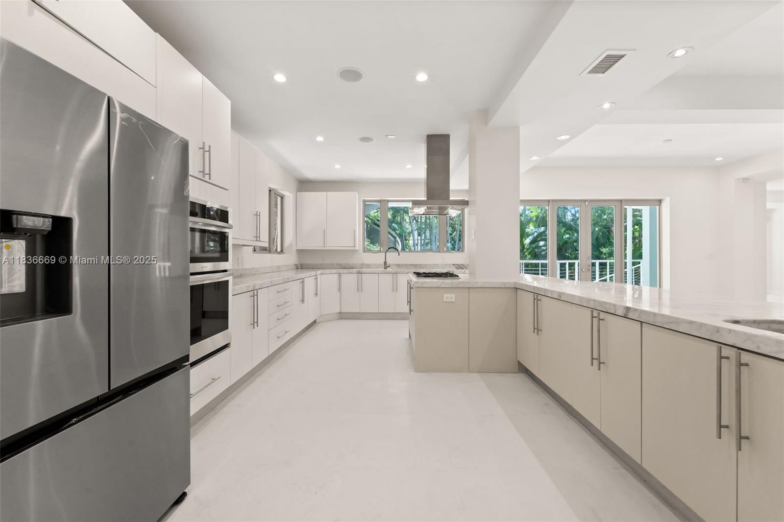 5625 N Bay Rd Miami Beach, FL 33140