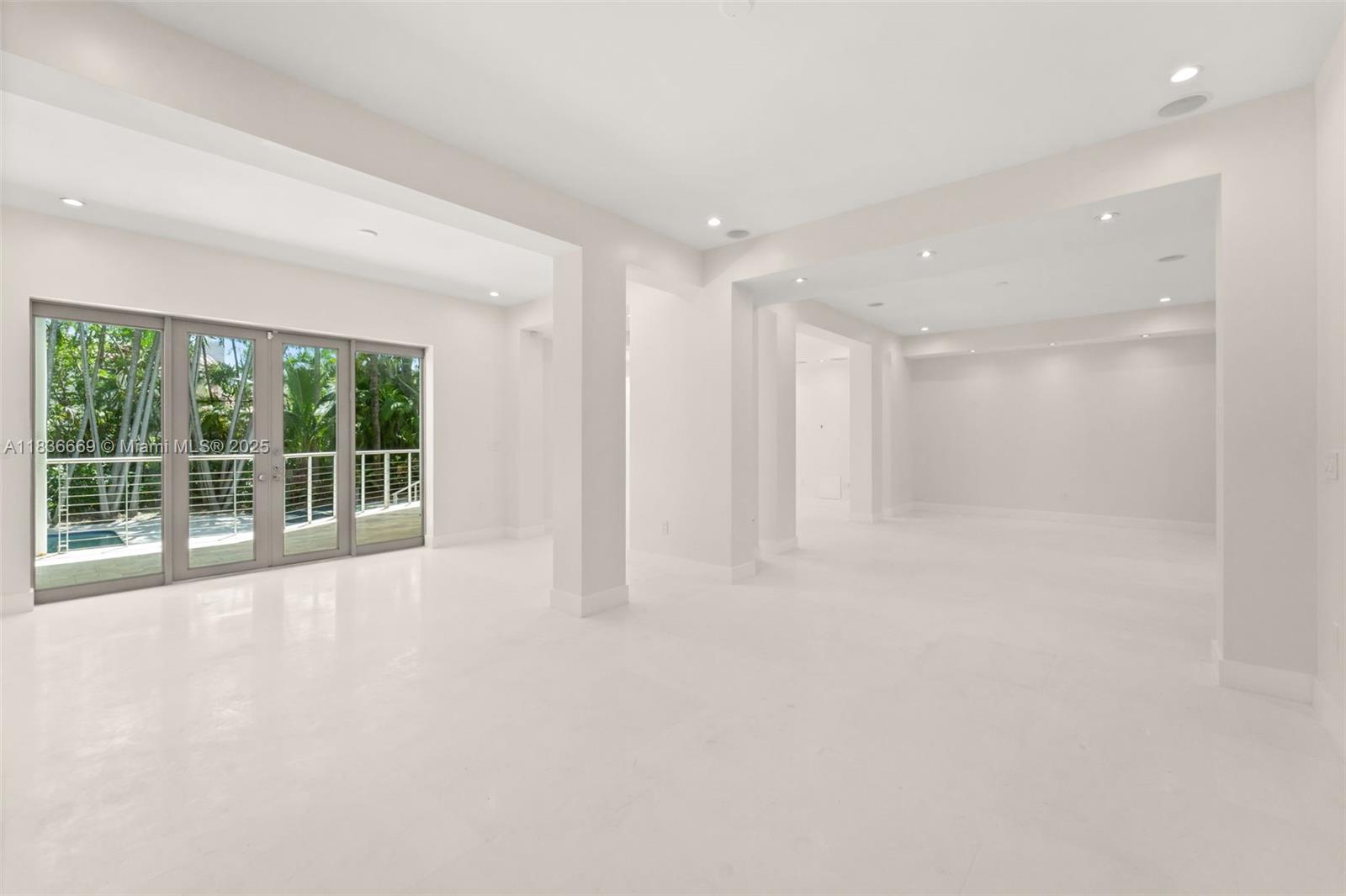 5625 N Bay Rd Miami Beach, FL 33140