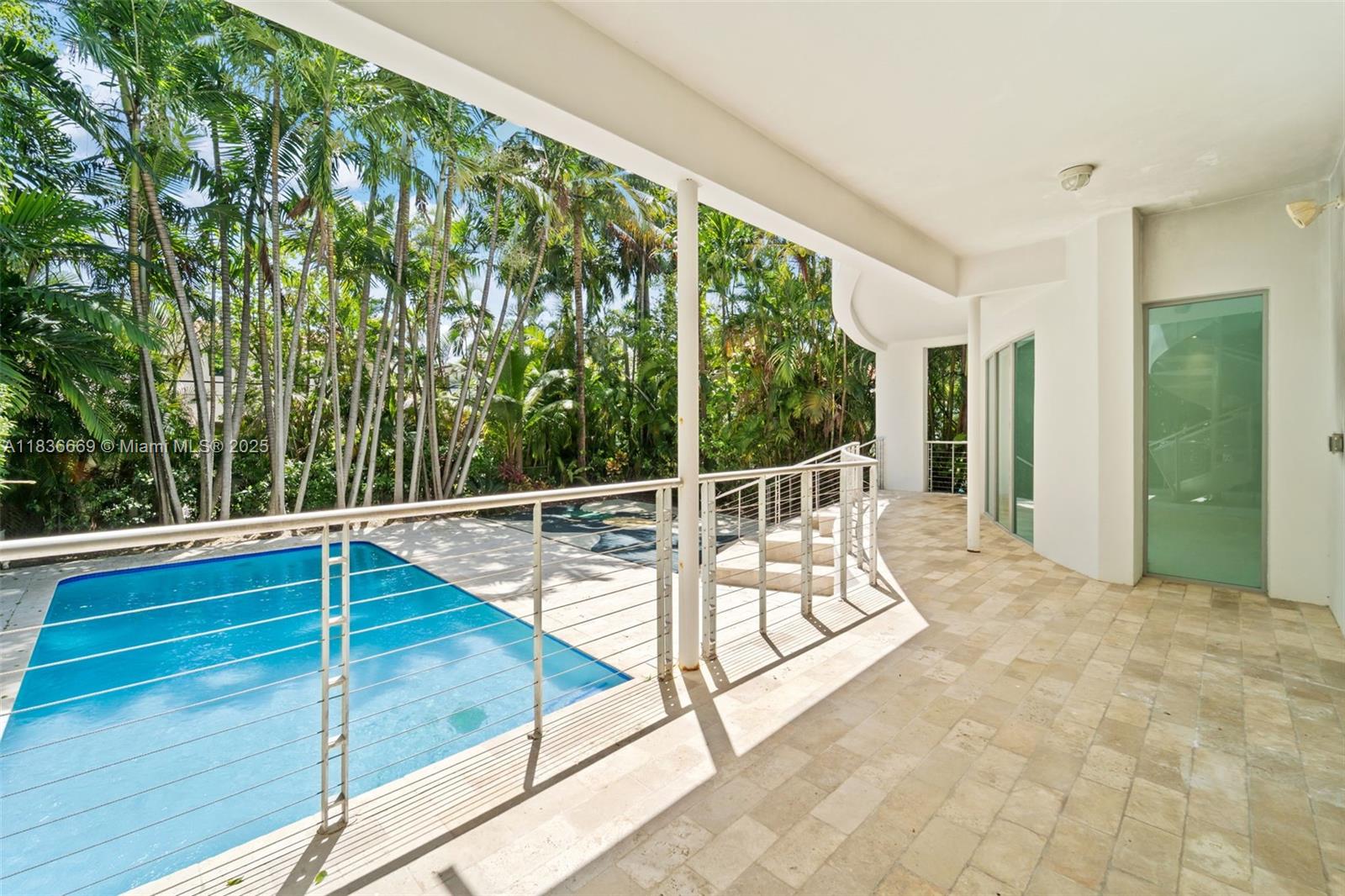 5625 N Bay Rd Miami Beach, FL 33140