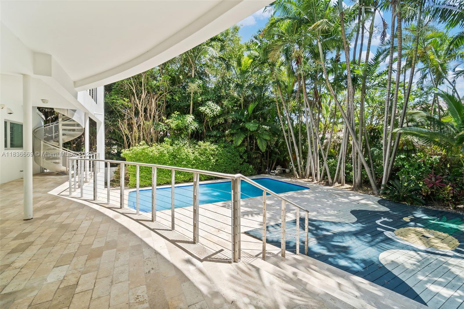 5625 N Bay Rd Miami Beach, FL 33140